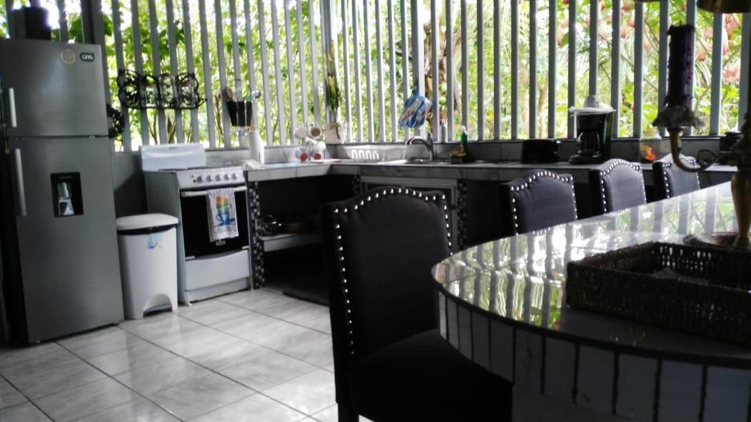Casa Sophia 3 Listings Apartment 1 Or Apartment 2 Separately Or Apt 1 And 2 Together All With Fo Internet Guápiles المظهر الخارجي الصورة